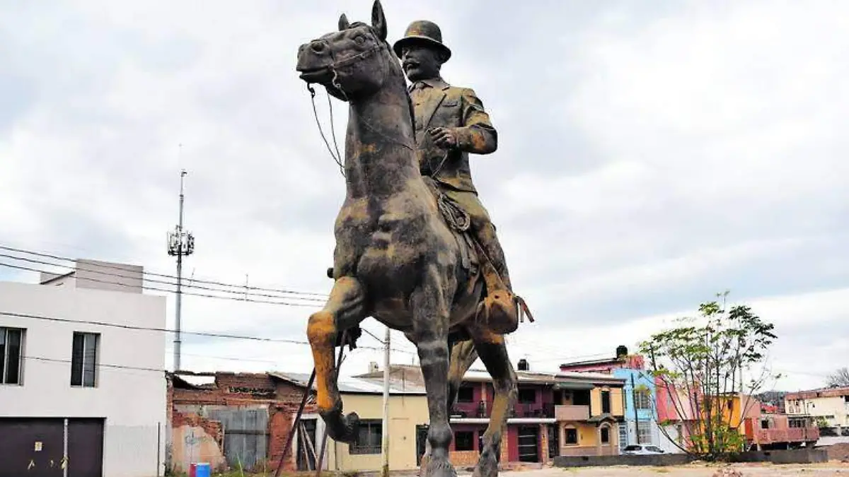 ESTATUA FOTO LORENZO GUTIERREZ  4_CMYK